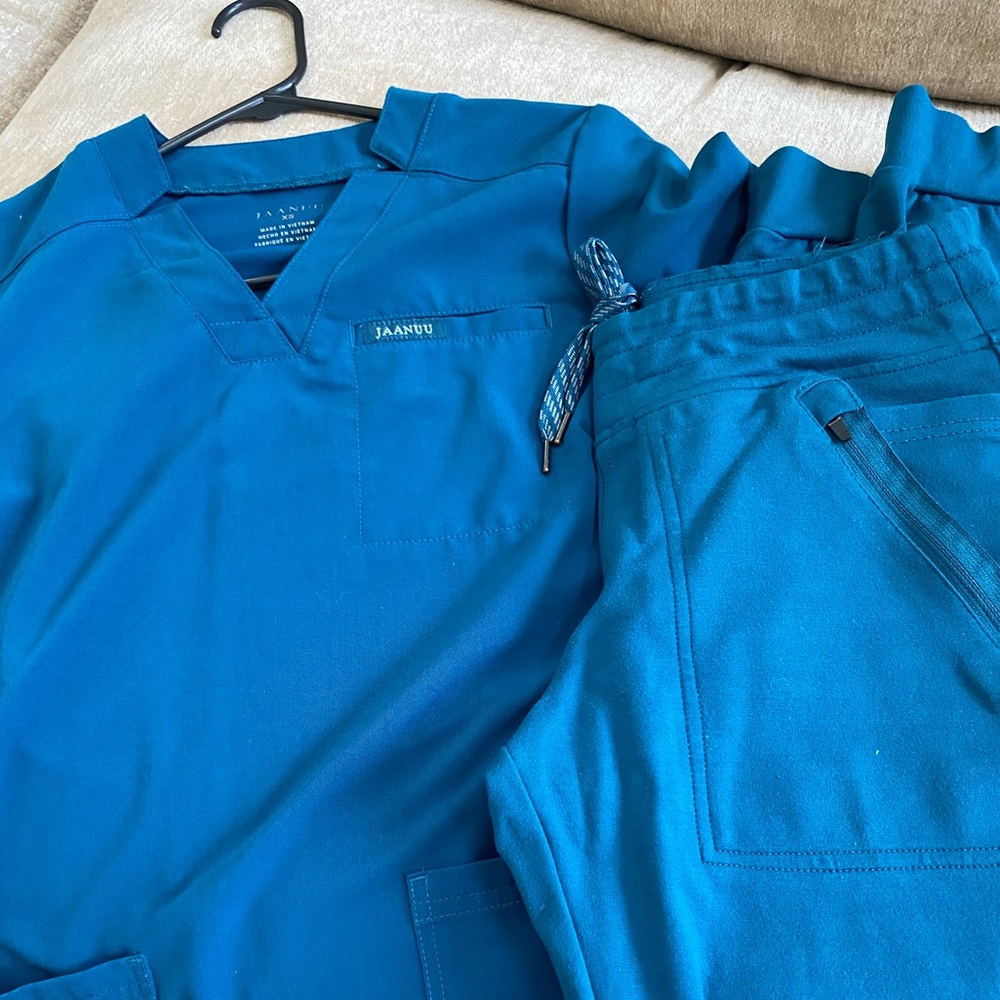 Jaanuu Teal scrubs